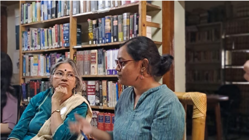 Labour Helpdesk-Women members discussing